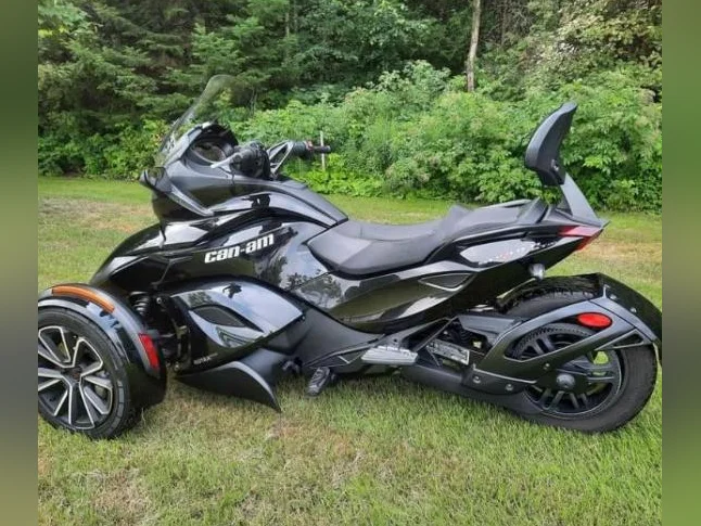 Spyder STS très bon état