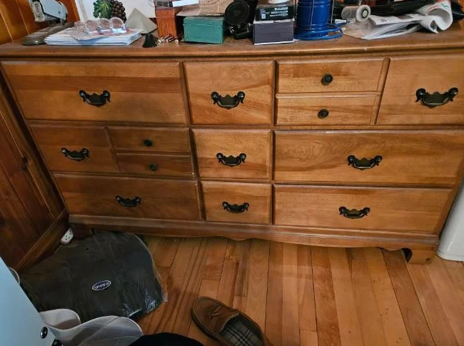 Deux meubles en bois antique