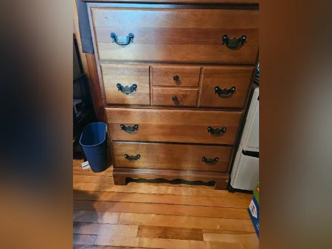 Deux meubles en bois antique thumbnail 2