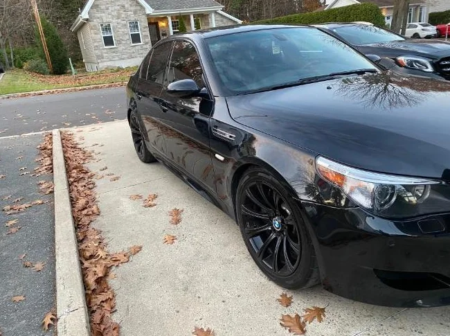 BMW E60 M5 thumbnail 3
