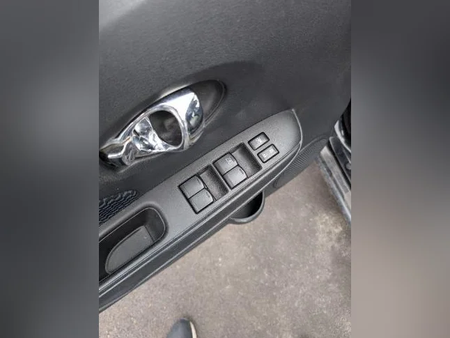 Nissan Versa Note thumbnail 5