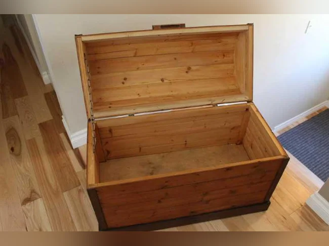 Coffre en bois, couvert rond , ultra propre, 130$ livré si… thumbnail 2