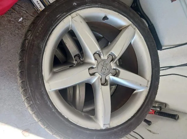 4 pneus 4 saisons 2000km 245/40/18 sur mag audi 2010