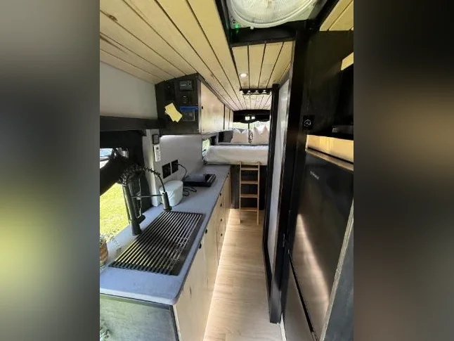 FORD TRANSIT 350 AWD HIGH-ROOF (2024) – HAUT DE GAMME & 100 % CLÉ EN MAIN thumbnail 7