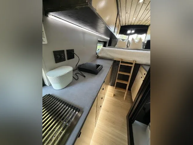FORD TRANSIT 350 AWD HIGH-ROOF (2024) – HAUT DE GAMME & 100 % CLÉ EN MAIN thumbnail 9