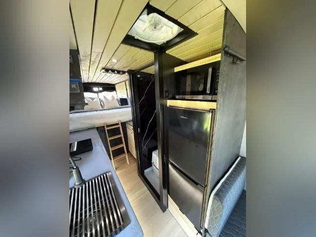 FORD TRANSIT 350 AWD HIGH-ROOF (2024) – HAUT DE GAMME & 100 % CLÉ EN MAIN thumbnail 5