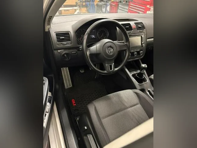jetta 2.0T thumbnail 9