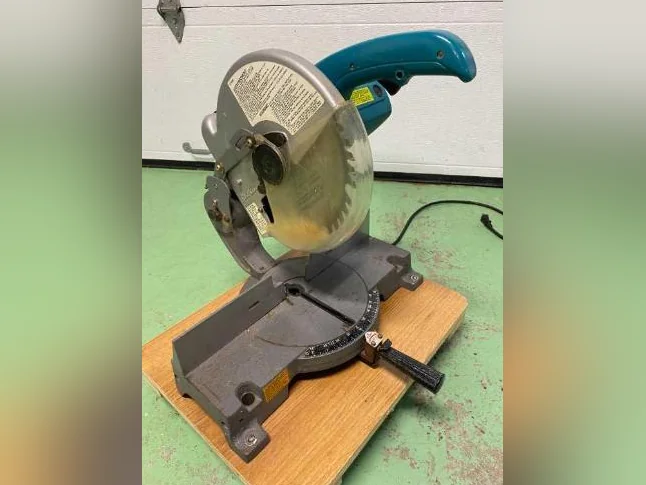 Scie a onglet Makita 10po.(nouveau prix) thumbnail 2