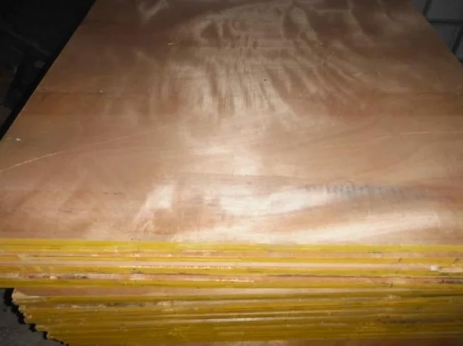 100 plywood 3/4 de 41 par 44 pouce avec petit trou de vis A $7.ch thumbnail 3