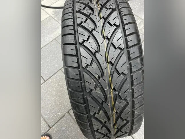 Un pneu Bridgestone Dueller HP Neuf