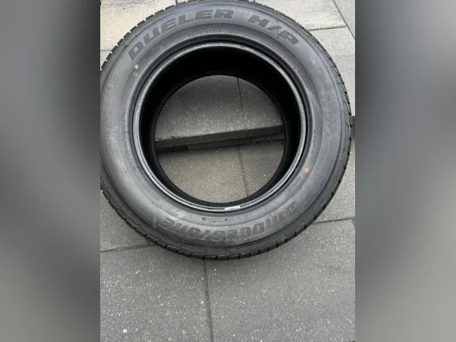 Un pneu Bridgestone Dueller HP Neuf thumbnail 2