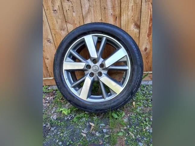 Nissan 4 Rim 20 pouces et 6 Pneus thumbnail 2