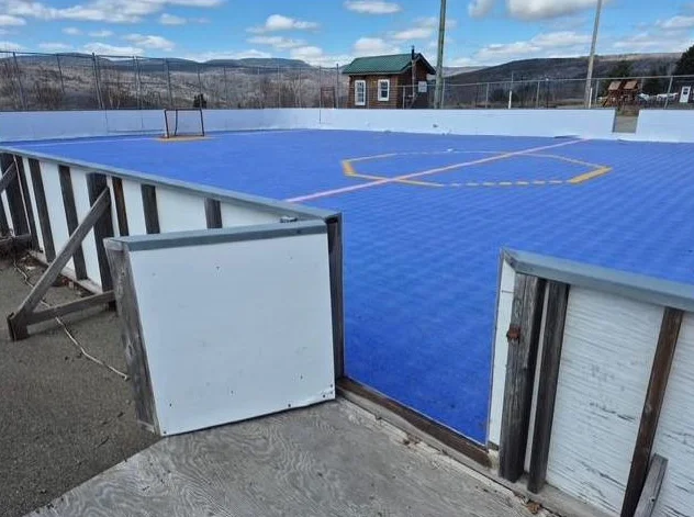 Patinoire deck hockey extérieur ( 84 pieds X 156 pieds ) thumbnail 6