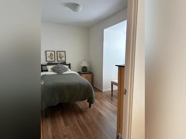 Logement à louer tout inclus de 6 1/2 pièces ( Court et moyen terme) thumbnail 2