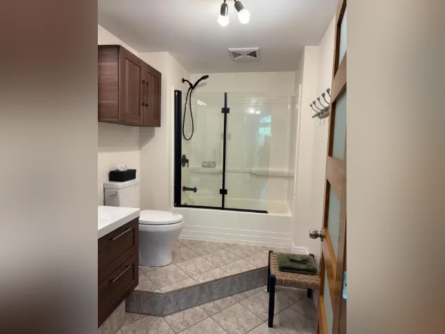 Logement à louer tout inclus de 6 1/2 pièces ( Court et moyen terme) thumbnail 8