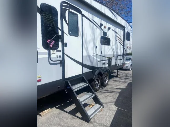 Roulotte fifth wheel 2020 thumbnail 2