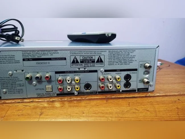Lecteur enregistreur DVD,VHS,HDD,HDMI Panasonic avec télécommand thumbnail 5