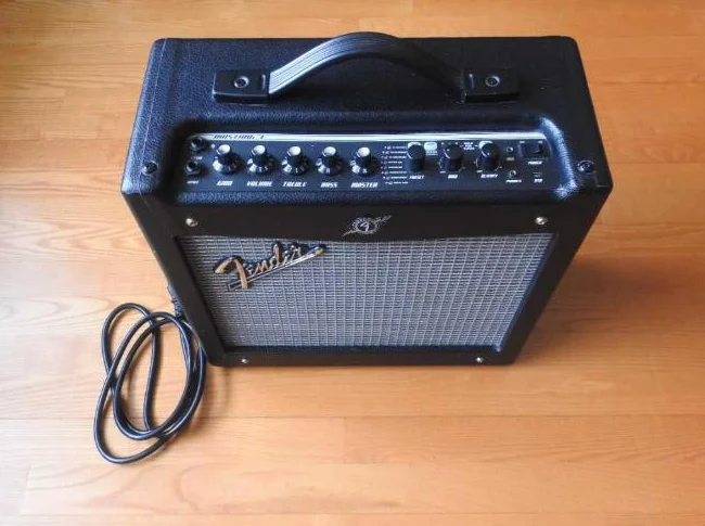 Ampli Fender Mustang 1 v2