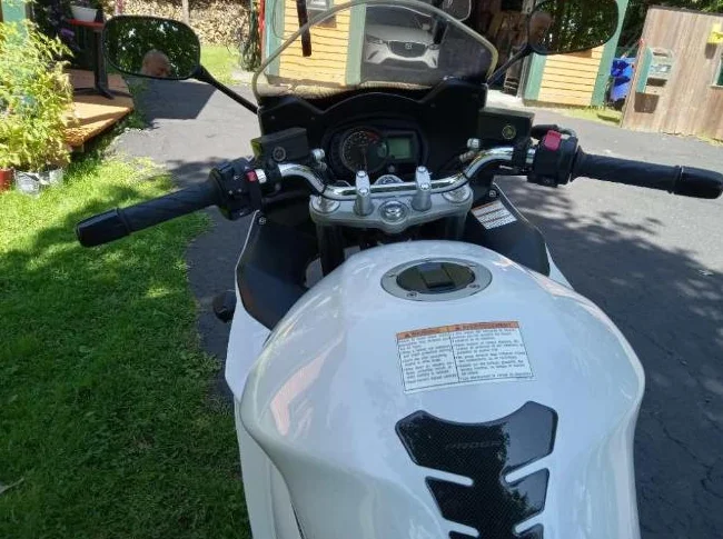 Suzuki 1250fa 2014 blanc 4000.00$ thumbnail 4