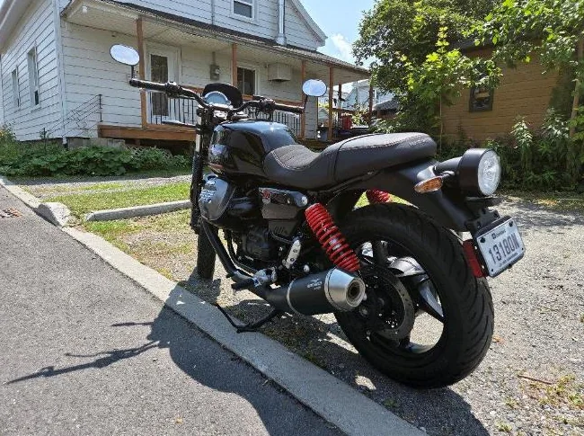 Moto Guzzi V7 Stone Special Edition 2023 thumbnail 3