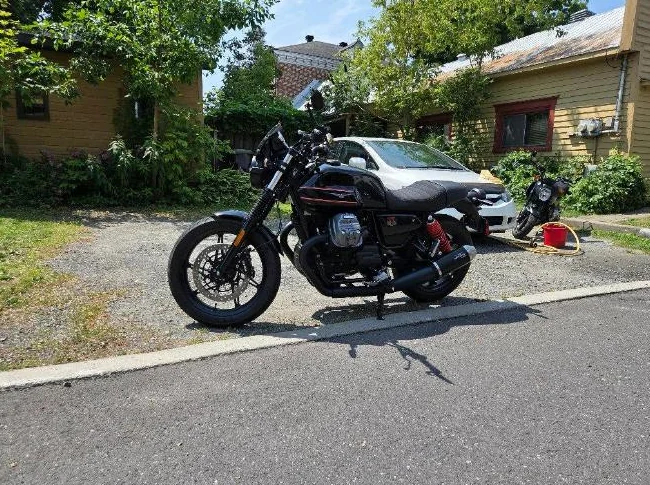 Moto Guzzi V7 Stone Special Edition 2023 thumbnail 5