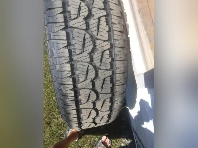 4 pneus Bridgestone Dueler A/T Revo 3 flambants neuf (seulement 50 km), taille 265/65/R18