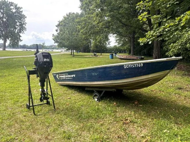 Chaloupe Fisherman 14 avec moteur Mercury 15 MH Fourstroke - Vente immédiate !