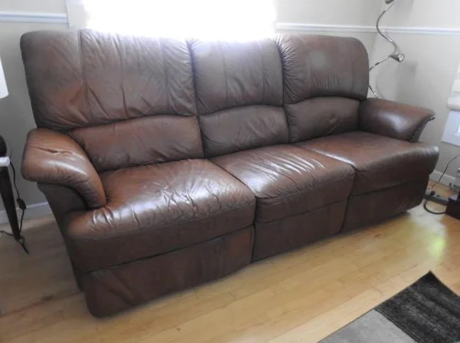 Sofa en cuir à donner