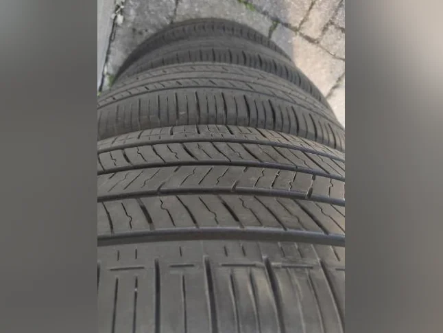 215-55R17x4 pneus été Nexen. Très bon état. thumbnail 2