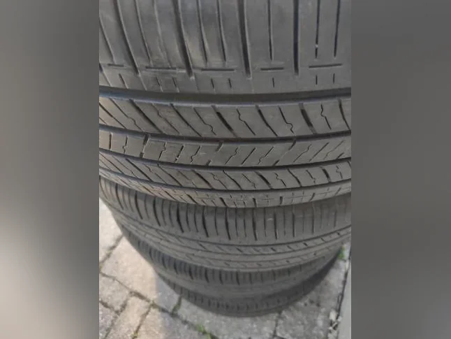 215-55R17x4 pneus été Nexen. Très bon état.