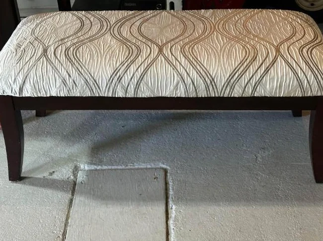 Banc d’entrée fraîchement nettoyé