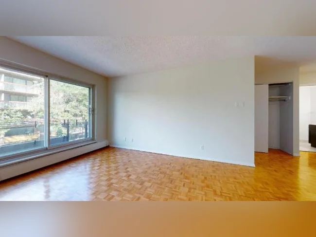Cession de bail – 3½ rénové à Côte-des-Neiges / Queen Mary – coût effectif 1 500$/mois thumbnail 9