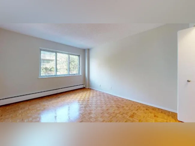 Cession de bail – 3½ rénové à Côte-des-Neiges / Queen Mary – coût effectif 1 500$/mois thumbnail 8