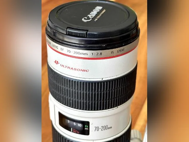 Canon EF 70-200mm f/2.8L IS USM Lens with Case + Tripod Collar
