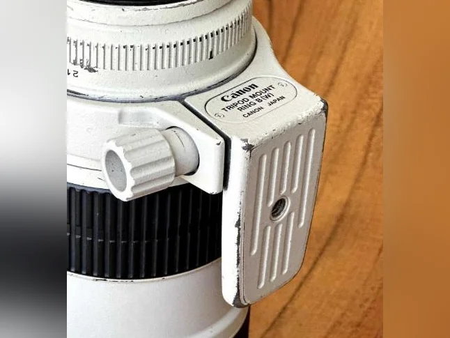 Canon EF 70-200mm f/2.8L IS USM Lens with Case + Tripod Collar thumbnail 3