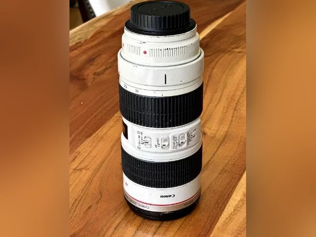 Canon EF 70-200mm f/2.8L IS USM Lens with Case + Tripod Collar thumbnail 5
