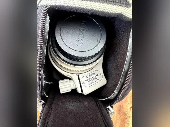 Canon EF 70-200mm f/2.8L IS USM Lens with Case + Tripod Collar thumbnail 6