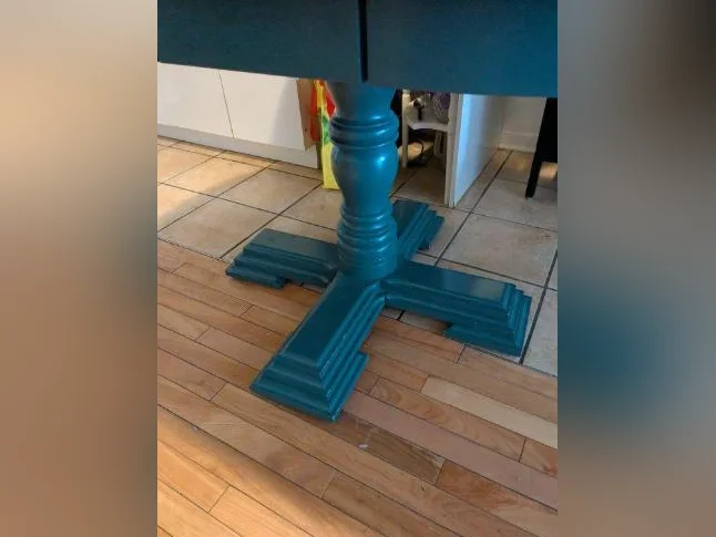 TABLE avec rallonge au centre............80 $             doit partir aujourdhui thumbnail 3