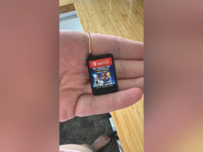 Nintendo switch Oled + 2 manettes Joycon individuel + jeu mario rabbits sparks of hope thumbnail 3