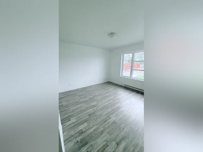 TRÈS GRAND 5½ NEUF (2022) 1 300 pi² Saint-Hubert | Disponible 1er août 1950$/mois thumbnail 8