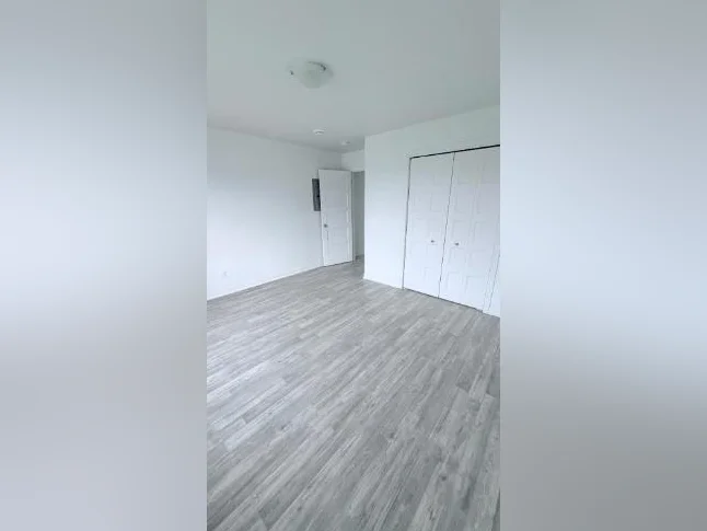 TRÈS GRAND 5½ NEUF (2022) 1 300 pi² Saint-Hubert | Disponible 1er août 1950$/mois thumbnail 6
