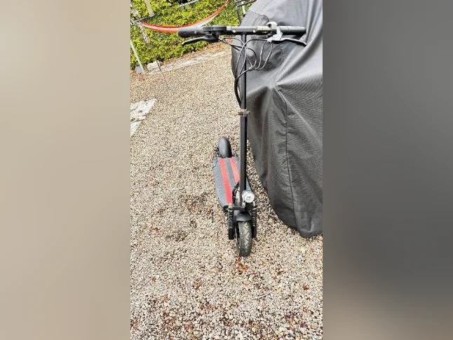 Trottinette électrique thumbnail 2
