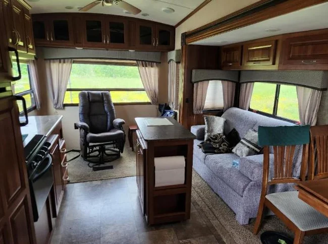 2013 Fifth Wheel , Forest River , Wilcat 272 RLX thumbnail 5