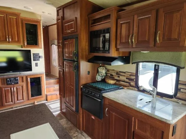 2013 Fifth Wheel , Forest River , Wilcat 272 RLX thumbnail 4