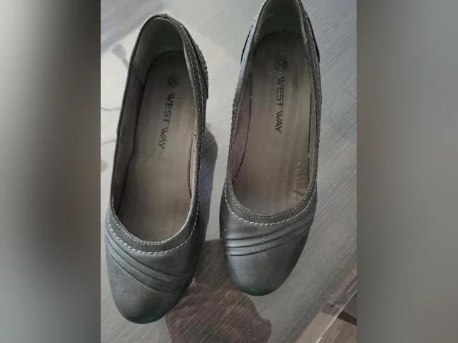 Soulier gris grandeur 36