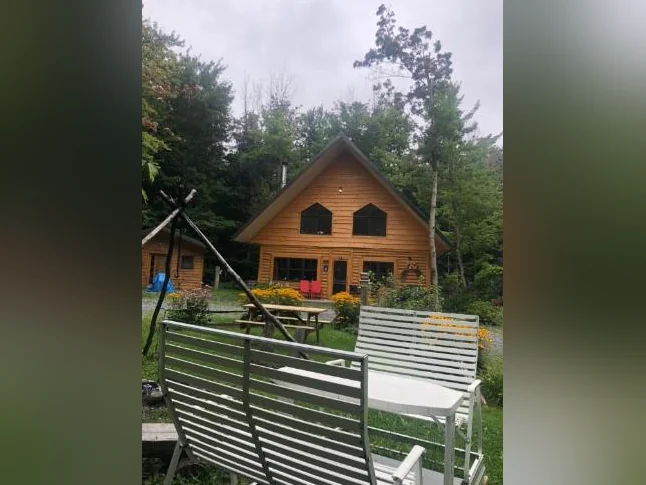 chalet à louer en bois rond thumbnail 2