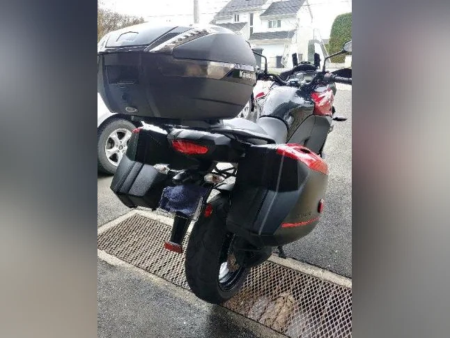 moto Kawazaki Versys 1000 2018 seulement 8k km comme neuve toujours dans un garage chauffé