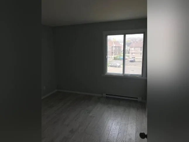 3 1/2 condo style thumbnail 9