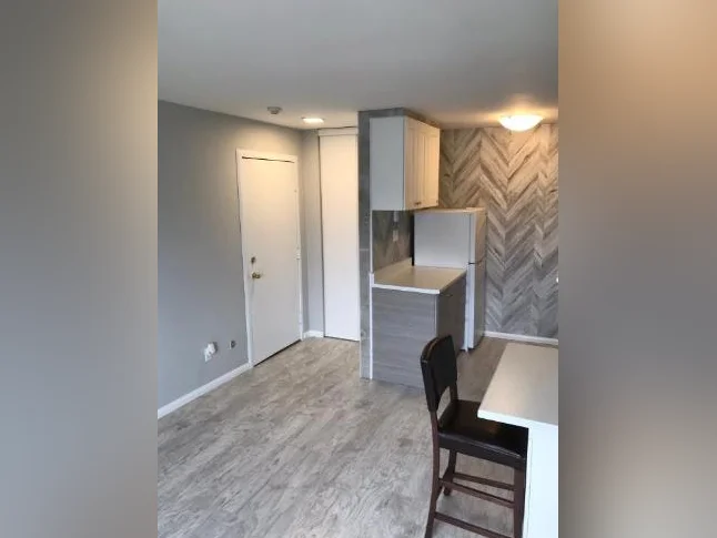 3 1/2 condo style thumbnail 3