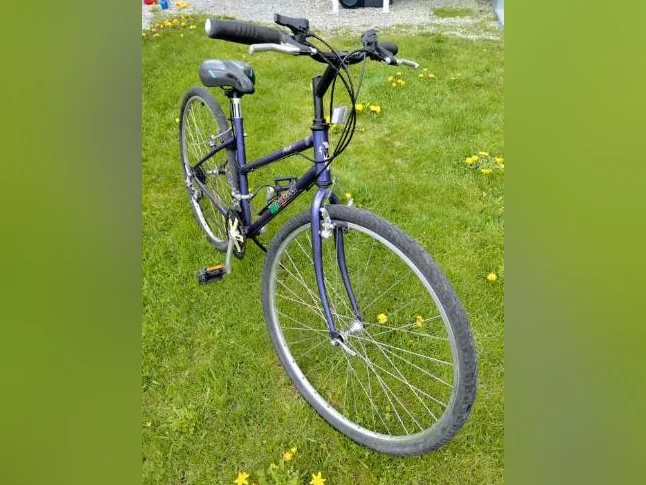 Vélo minelli de 18 vitesses avec roue de 28 pouces